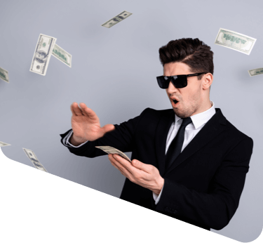 Finanzplaner Basic pro von VPV-Startnow.de. Junger Mann im Anzug und mit Sonnenbrille wirft mit Geldscheinen um sich.